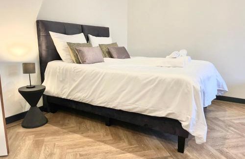 Centrum Apartment | Stylish Studio With Balcony, Near Tilburg Station