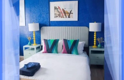 Westlake Apartment | Stylish Studio with Sunset Views