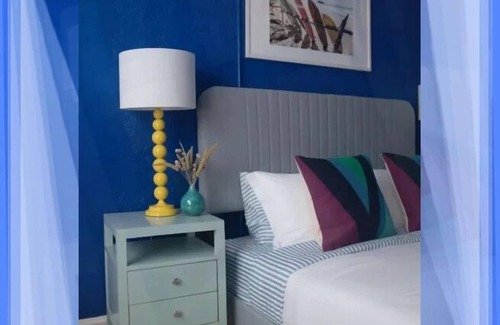 Westlake Apartment | Stylish Studio with Sunset Views