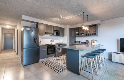 Lynnwood Ridge Apartment | Stylish Stunner in Circa 205