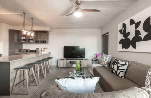 Lynnwood Ridge Apartment | Stylish Stunner in Circa 205