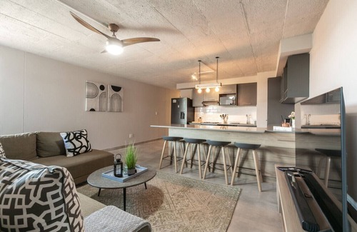 Lynnwood Ridge Apartment | Stylish Stunner in Circa 205