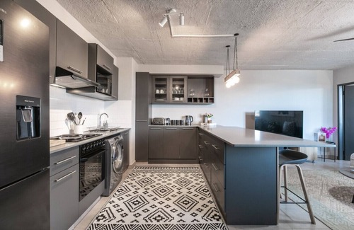 Lynnwood Ridge Apartment | Stylish Stunner in Circa 205