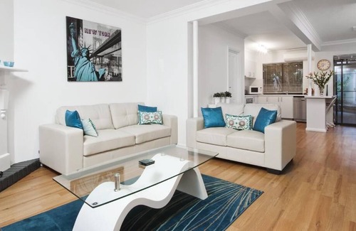 Subiaco Apartment | Stylish Subiaco terrace accommodation