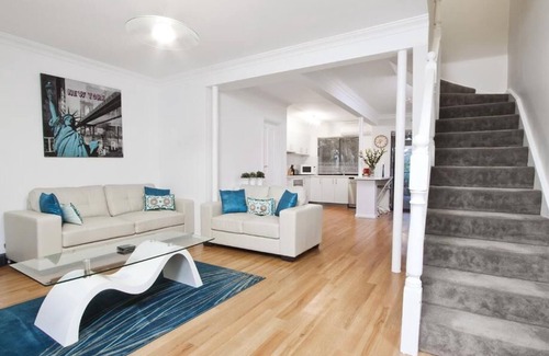 Subiaco Apartment | Stylish Subiaco terrace accommodation