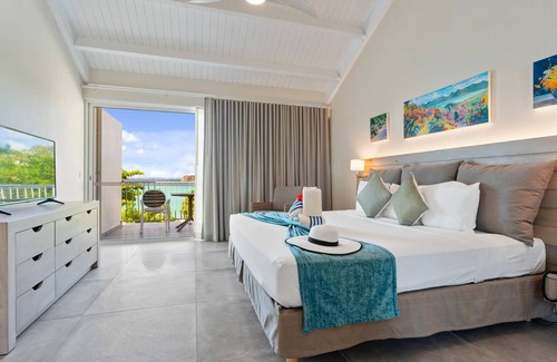 Grand Case Resort | Stylish Suite by the Sea with Exclusive Beach Access & Water Activities