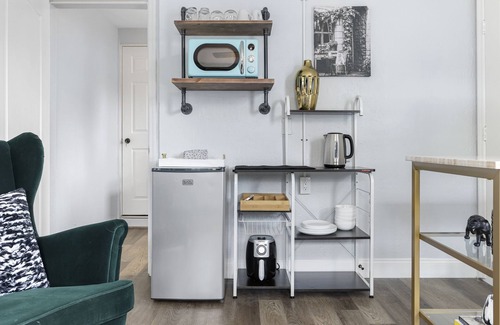 Azalea Park Apartment | Stylish suite near downtown | Ideal for long stays