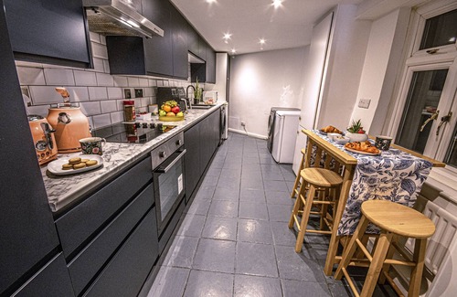 Brighton City Centre Apartment | Stylish Super Central Modern Townhouse Retreat