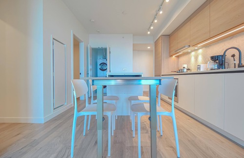 Surrey Condo | Stylish Surrey Downtown Condo Perfect for Couples