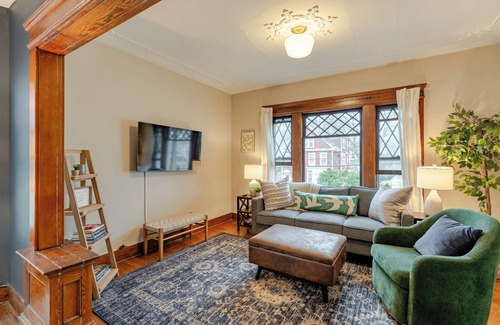 Eastside Apartment | Stylish Syracuse 2nd fl 3 Bedroom in hip Westcott near SU, restaurants, coffee