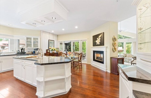 Maple Ridge Condo | Stylish Tranquil Home w/Movie Room & Zen Garden