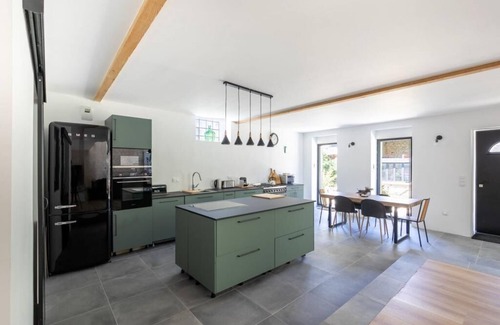 Ranton Apartment | Stylish troglodyte home