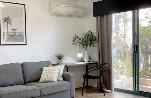 Subiaco Apartment | Stylish two bedroom apartment with swimming pool & spa.