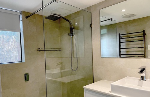 Subiaco Apartment | Stylish two bedroom apartment with swimming pool & spa.