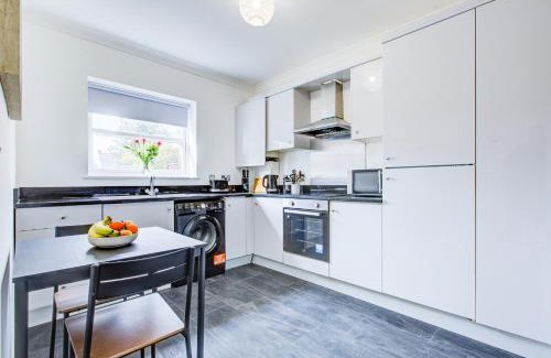 Havering Apartment | Stylish Two Bedroom Apartment With Free Parking!