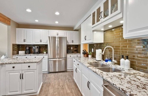 South Snyderville Basin House | Stylish, Updated, and Spacious Retreat: 3,600+ Sq Ft (twice the size of most others) – Walk to Cabriolet Lift