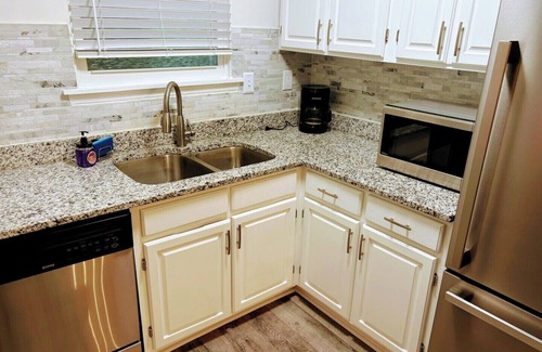 Columbia Condo | Stylish Updated Retreat Overlooking the Saluda River