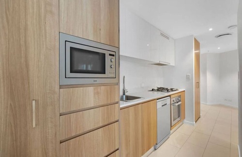 Brisbane Central Business District Apartment | Stylish Urban 2BR | Free Parking