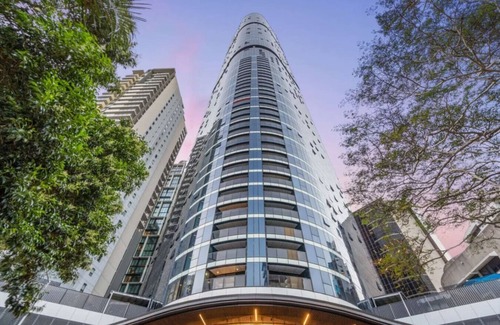 Brisbane Central Business District Apartment | Stylish Urban 2BR | Free Parking