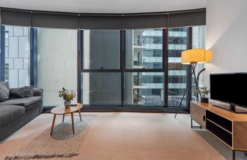 Brisbane Central Business District Apartment | Stylish Urban 2BR | Free Parking
