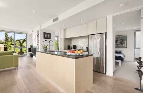 Toorak Apartment | Stylish Urban Haven in Prahran