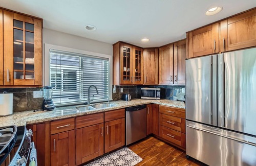 Mann House | Stylish Urban Townhome with Inspiring Eastern View