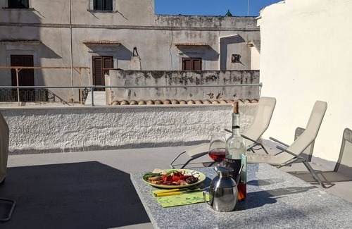 Vieste House | Stylish vacation home with terrace*Centro Storico *old town flair*Dome & sea view*