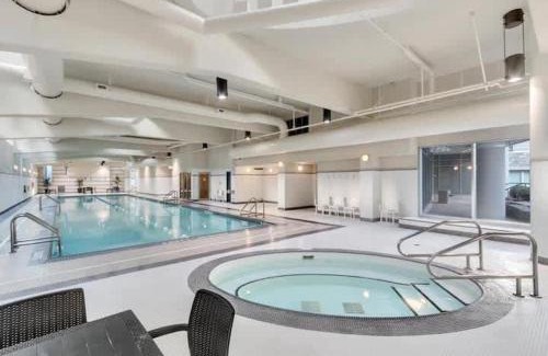 Crosstown House | Stylish Vancouver Condo with City Views