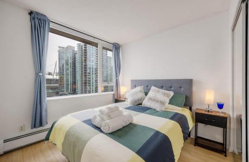 Crosstown House | Stylish Vancouver Condo with City Views