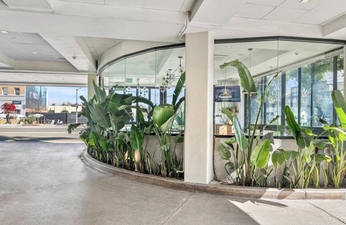 Venice Hotel | Stylish Venice Stay w/Balcony Overlooking the Ocean | Rooftop | Free Breakfast