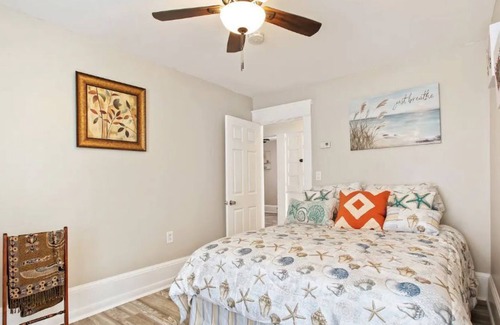 Pittston House | Stylish Victorian Oasis Great Location 2 Queen Beds close to Airport