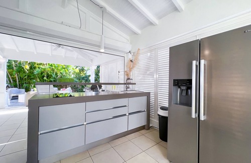 Saint-Francois Villa | Stylish Villa with Pool Near the Beach