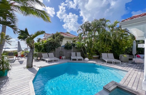Saint-Francois Villa | Stylish Villa with Pool Near the Beach