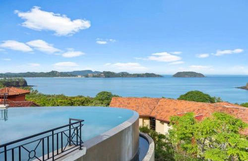 Potrero House | Stylish Villa with Brand-New Furniture, Panoramic Ocean Views, and Infinity Swimming Pool & Hot Tub