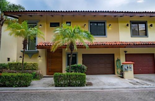 Potrero House | Stylish Villa with Brand-New Furniture, Panoramic Ocean Views, and Infinity Swimming Pool & Hot Tub