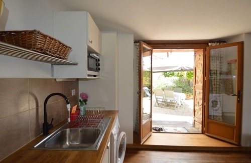 Badefols-d'Ans House | Stylish village gîte with private garden