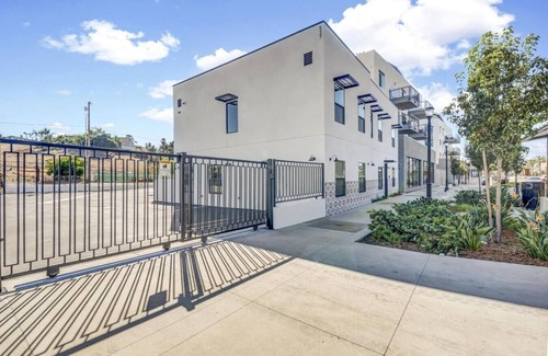 Vista Apartment | Stylish Vista Gem, Walk To Downtown, Near Beach