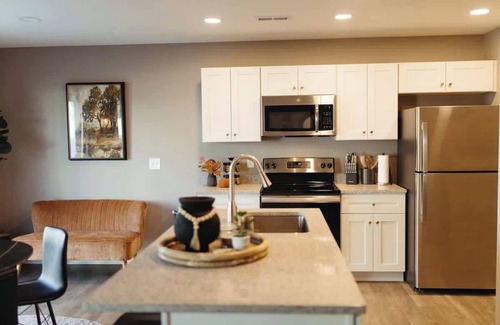 West Omaha House | Stylish W. Omaha House. Shopping. King Suite.