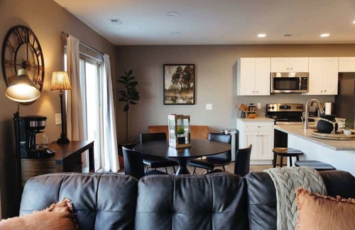 West Omaha House | Stylish W. Omaha House. Shopping. King Suite.