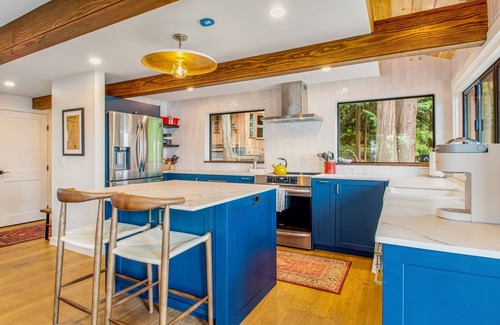 Lopez Island House | Stylish waterfront oasis w/hot tub, fiber optic internet, & entertainer's deck