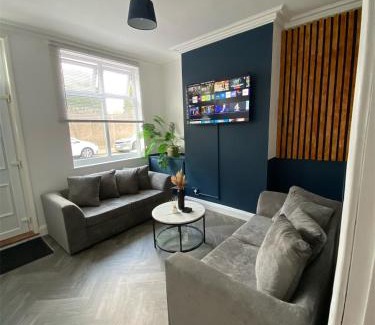 Welford House | Stylish & Well Equipped Home, Fast Wi-FI, Pool Table, Contractors, Groups