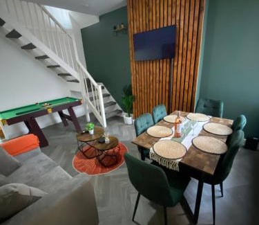 Welford House | Stylish & Well Equipped Home, Fast Wi-FI, Pool Table, Contractors, Groups