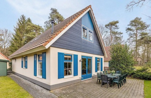 Hooghalen House | Stylish wellness bungalow with whirlpool, sauna and sunshower.