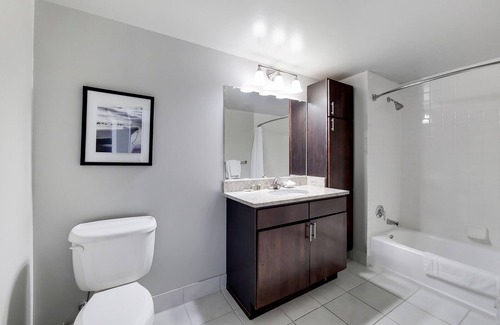 White Plains Apartment | Stylish White Plains 2 Bedroom, 5-Min Walk to Metr