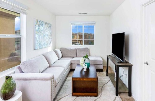 Rialto House | Stylish Woodcrest Castle