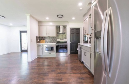 Nashville House | Stylish workforce home 10 mins to Airport