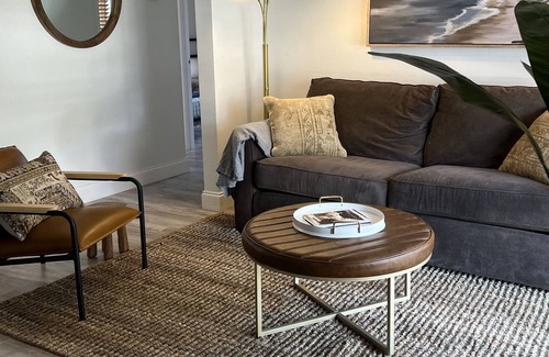 Jasmine Lakes House | Stylish1960 Florida home with easy access to the sand and big city PET friendly