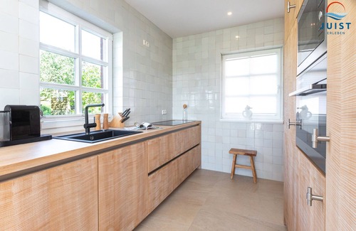 Juist House | Stylishly furnished vacation home with terrace on the mudflats.