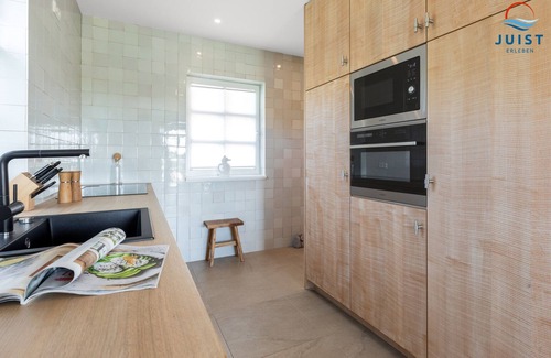 Juist House | Stylishly furnished vacation home with terrace on the mudflats.