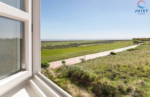 Juist House | Stylishly furnished vacation home with terrace on the mudflats.